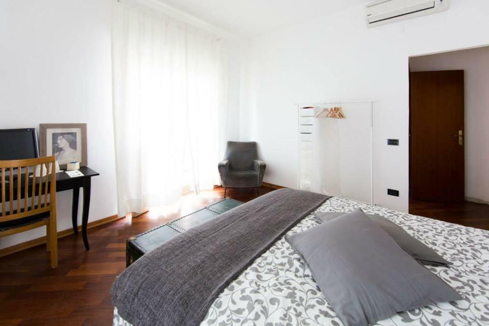 I Quattro Gattoni Hotell Neapel Exteriör bild